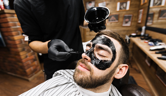 Male apply facemask